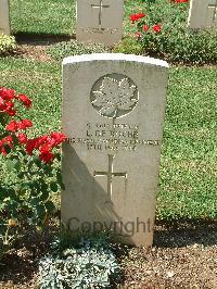 Cassino War Cemetery - De Roche, Lloyd